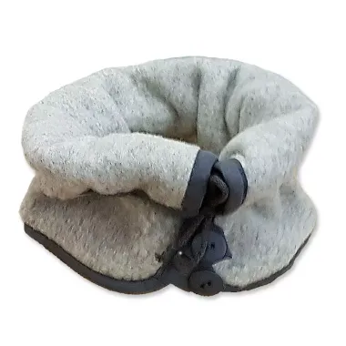 Nákrčník z ovčej vlny na gombíky - sivý