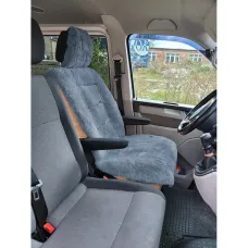 Exkluzívny sedák do auta z ovčej kožušiny sivý