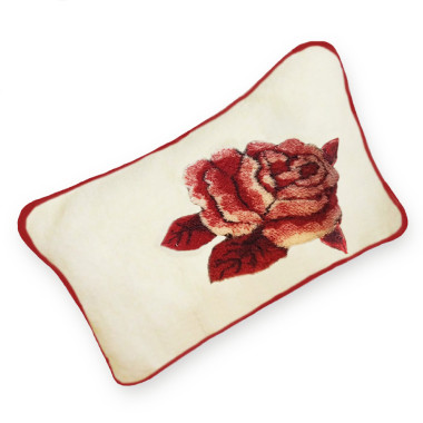 Vankúš z ovčej vlny s rúžou