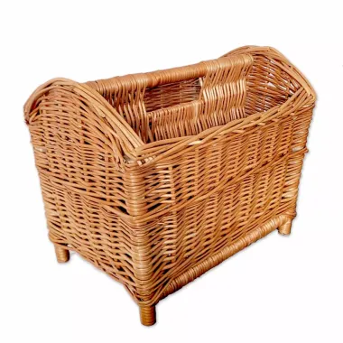 Prútený nosič na fľaše a stojan na noviny